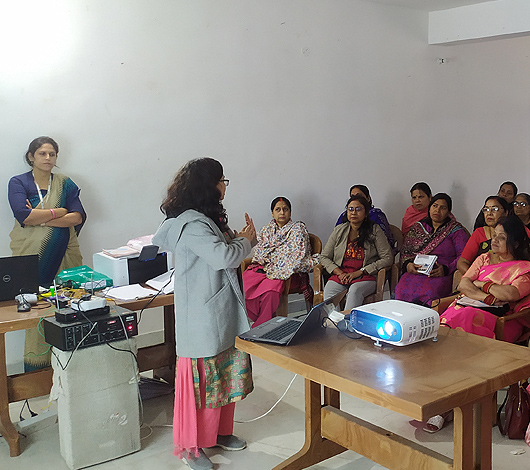Dr Manisha giving cancer awareness session